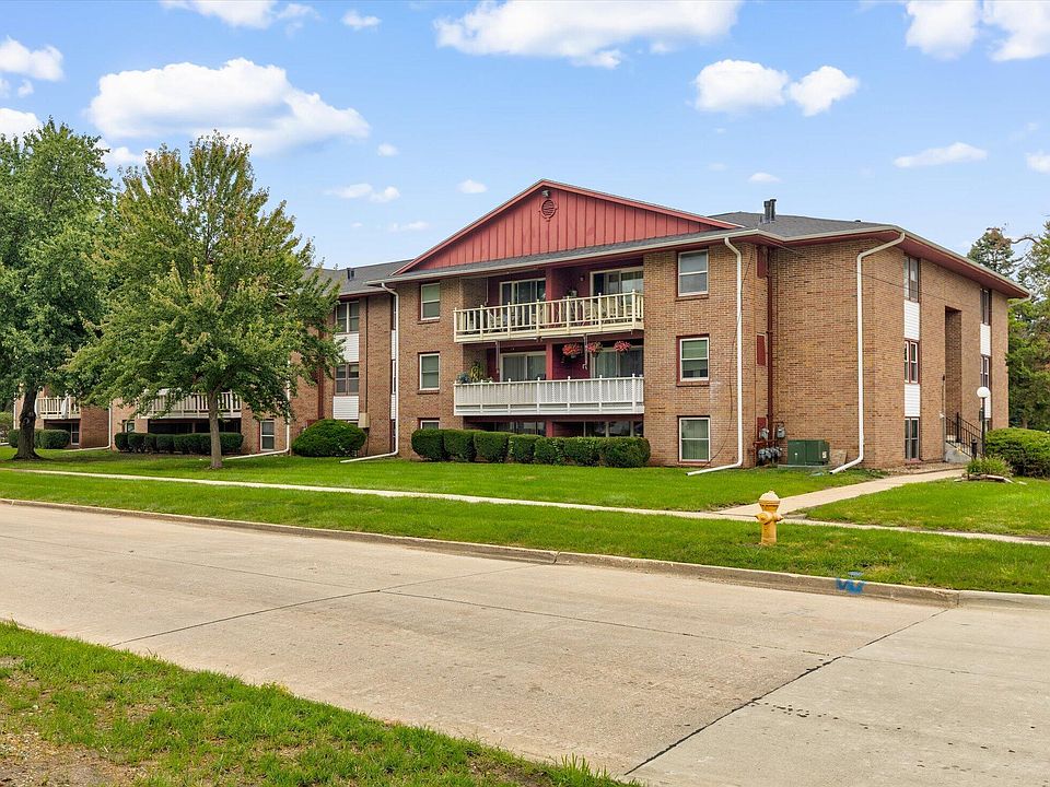 1st image of 7815 Douglas Ave APT 304
