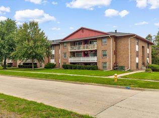 7815 Douglas Ave APT 304, Urbandale, IA 50322