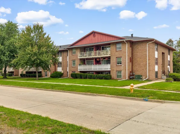 7815 Douglas Ave APT 304, Urbandale, IA 50322