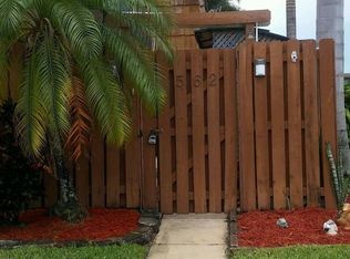 562 Springdale Cir, Palm Springs, FL 33461