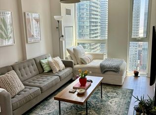 318 Richmond St W #3208, Toronto, ON M5V 0B4