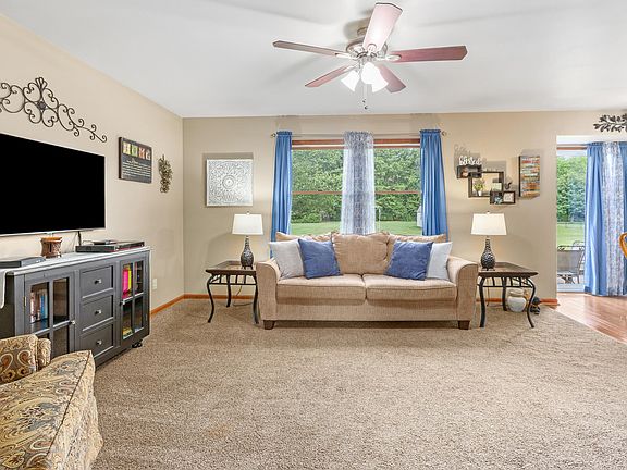 5th image of 889 Rustic Acres Ln