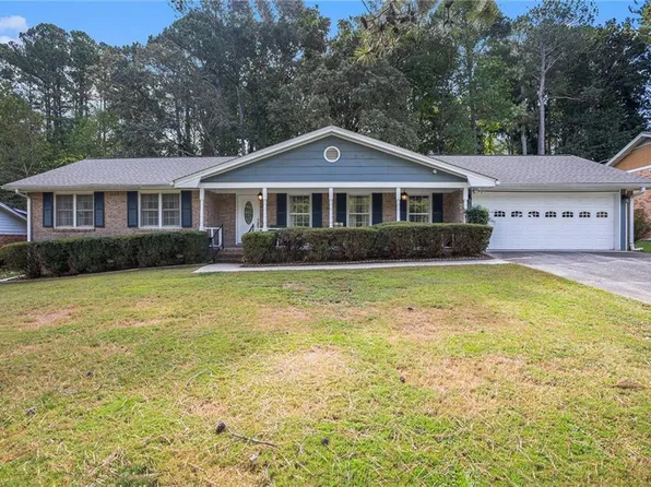 5122 Maggie Dr, Stone Mountain, GA 30087