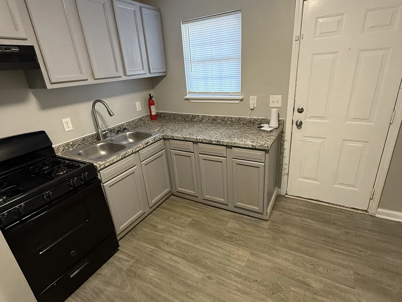 1425 Joseph E Boone Blvd NW — Photo 3