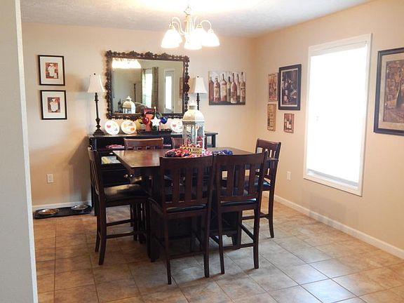 5th image of 70 Stonewell St