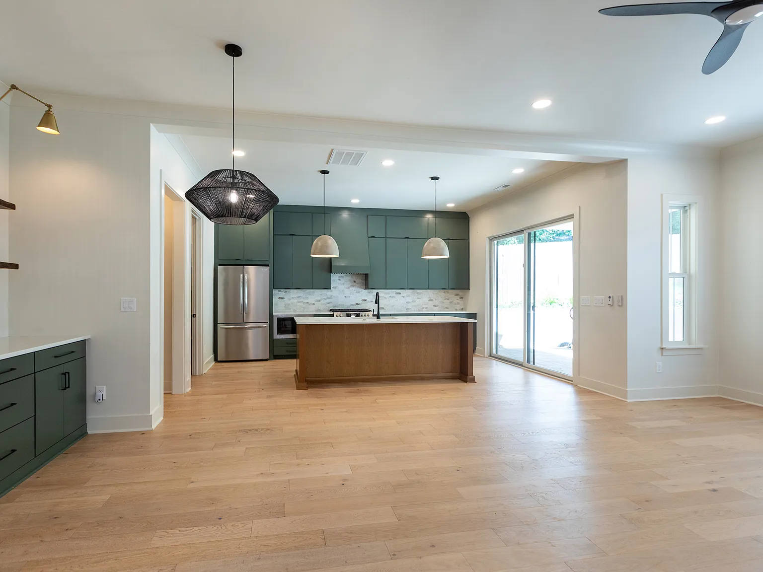 4 bed, 3.5 bath, 2790 sqft, $4,000 — Photo 4