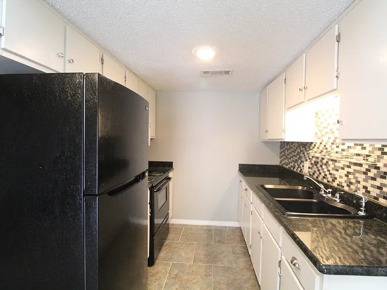 416 Waycross Ave — Photo 10