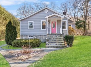 23 Hollow Brook Ln, Cortlandt Manor, NY 10567