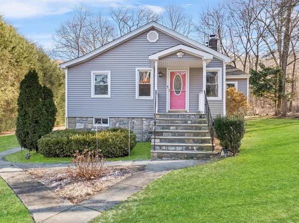 23 Hollowbrook Lane, Cortlandt Manor, NY 10567