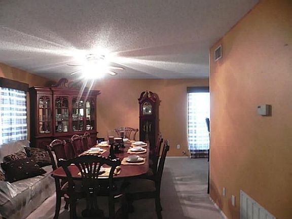 4th image of 2824 Windsor Dr