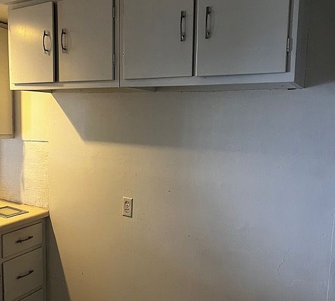 5th image of 348 Adelaide Ave NE