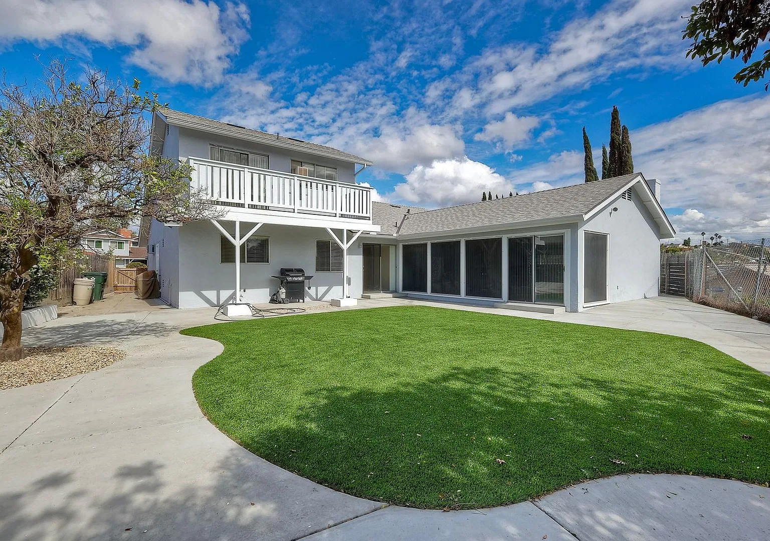 Spacious 3-Bedroom Chula Vista Home on a Cul-de-Sac with 2-Car Garage — Photo 1