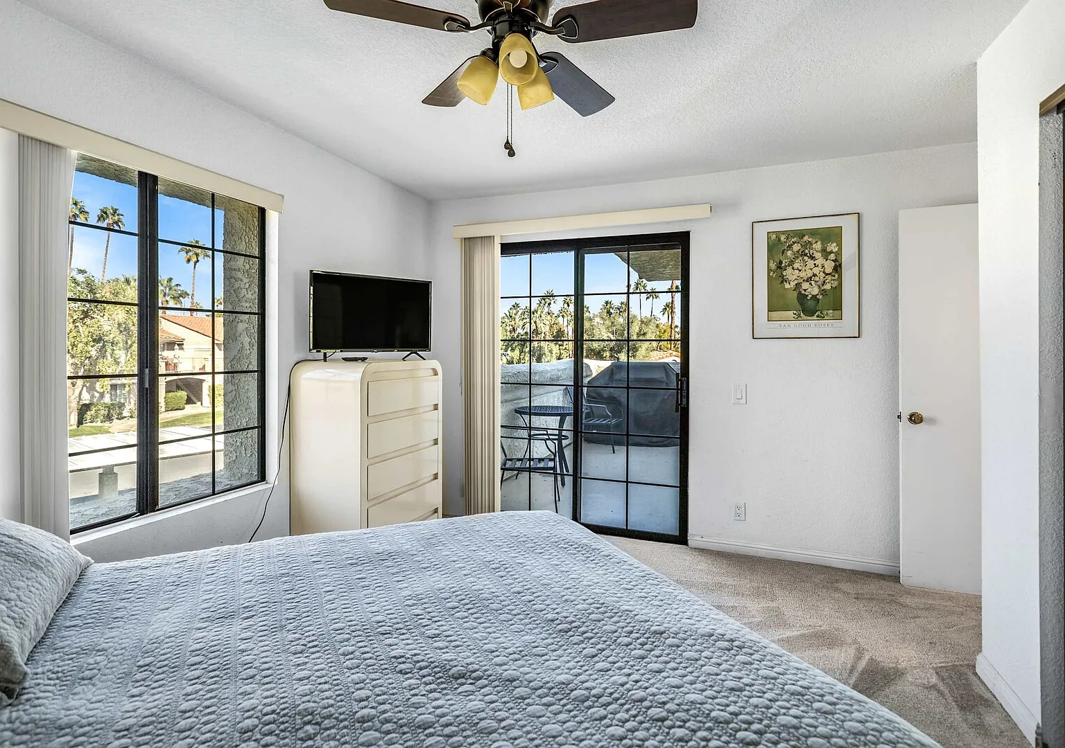 Resort-Style Condo with Pool and Views — Photo 2