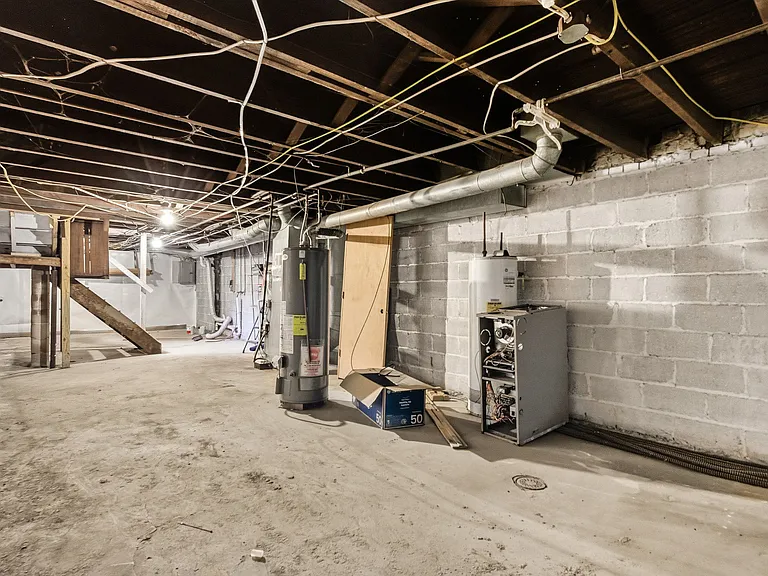 318 Jefferson Ave — Photo 29