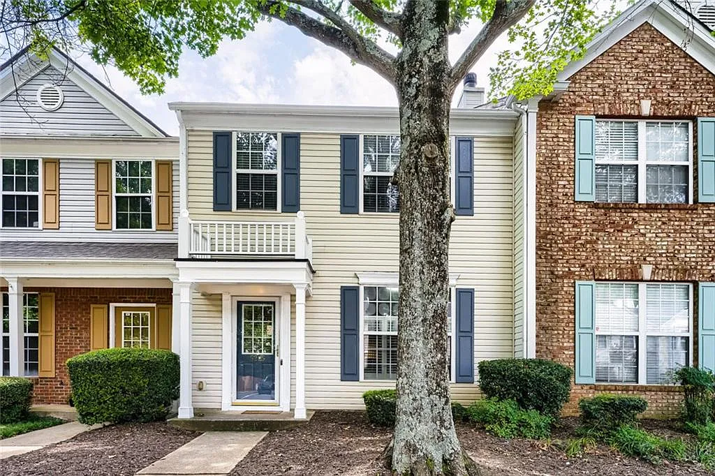 3 bed, 2.5 bath, 1428 sqft, $2,100 — Photo 1