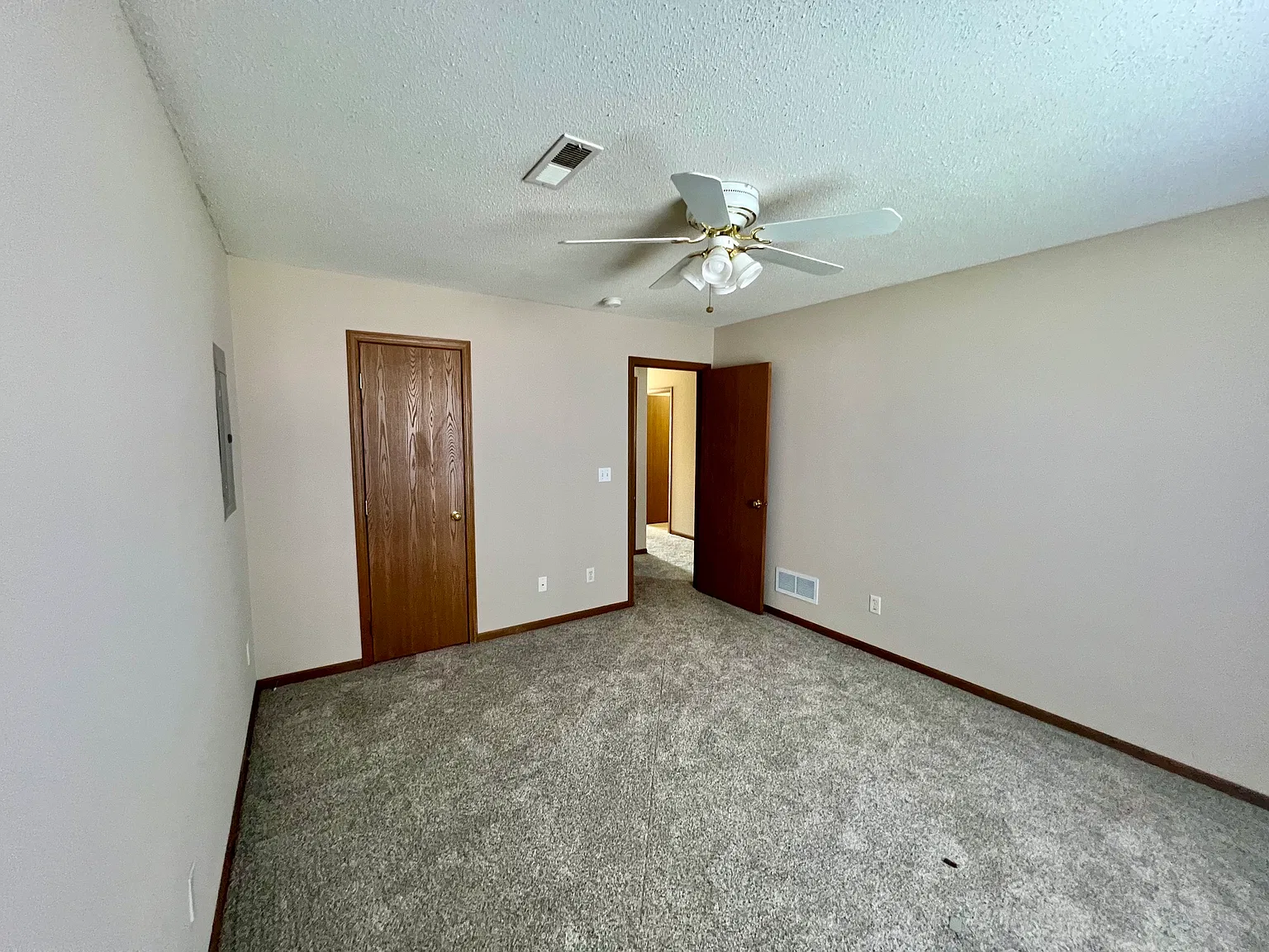 2 bed, 900 sqft, $1,000 — Photo 3