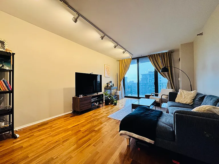 330 N Jefferson St #1907 — Photo 4