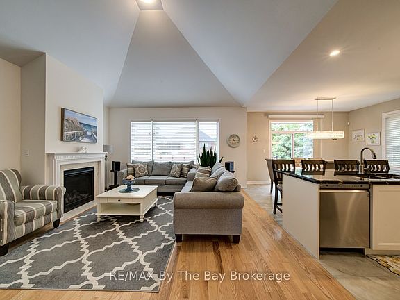 4th image of 43 Fawndale Cres