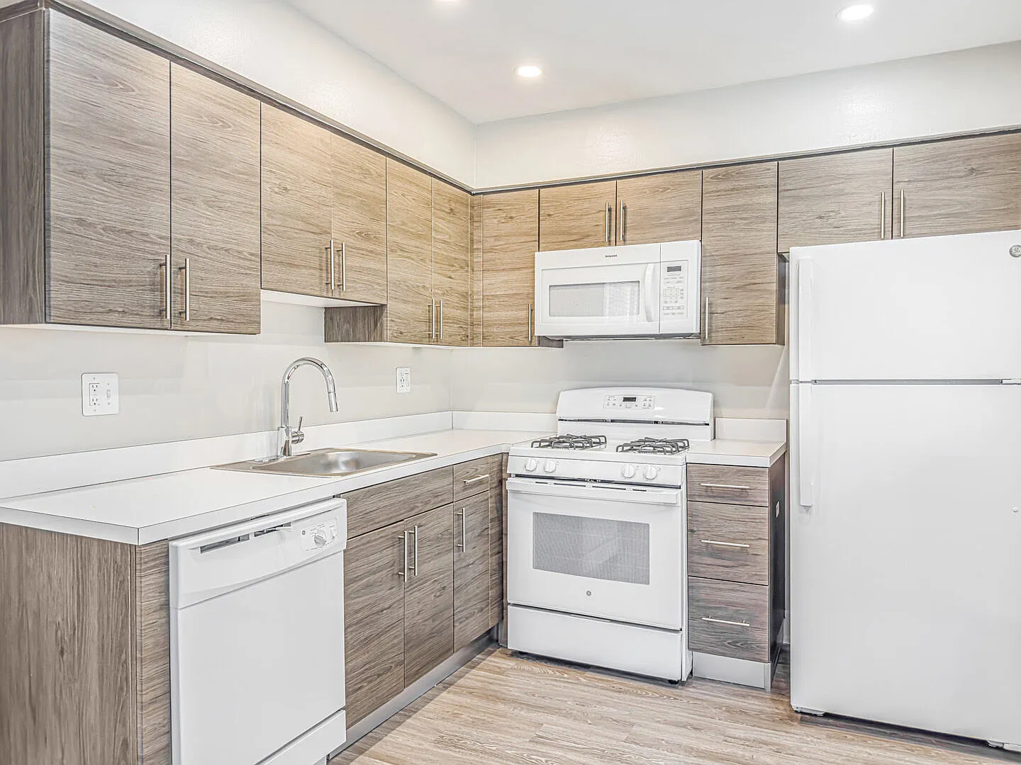 Forest Station Apartments — Photo 1