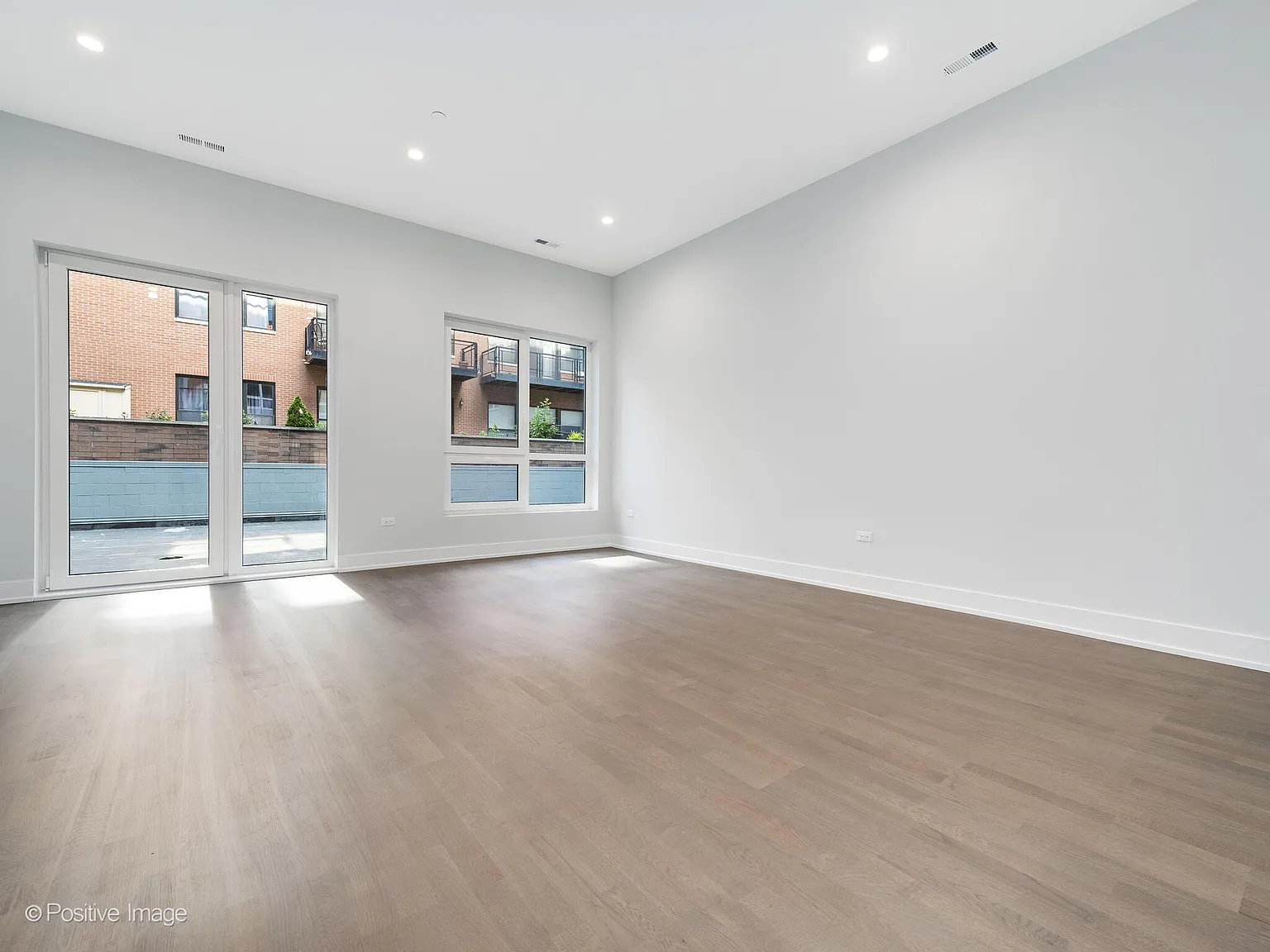 1 bed, 870 sqft, $2,300 — Photo 2