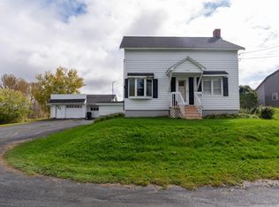 9 Moulin St, Grand Isle, ME 04746