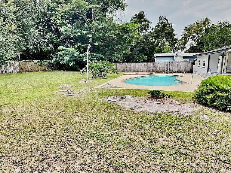 270 W Pineloch Ave — Photo 6