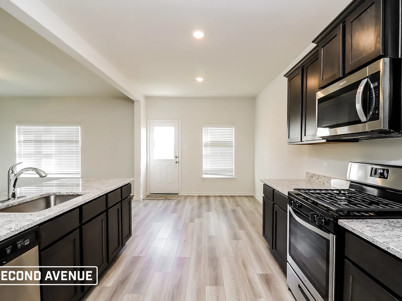 4 bed, 2.5 bath, 2189 sqft, $2,620 — Photo 4