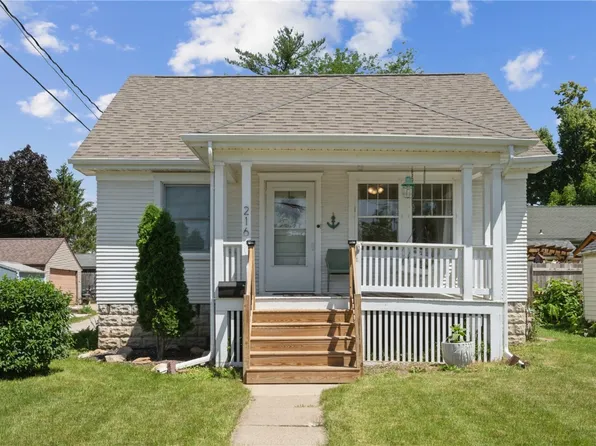 216 Liberty Dr SE, Cedar Rapids, IA 52403