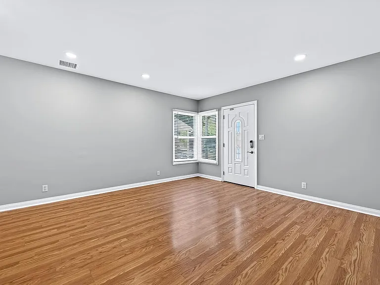 4913 Premiere Ave — Photo 9