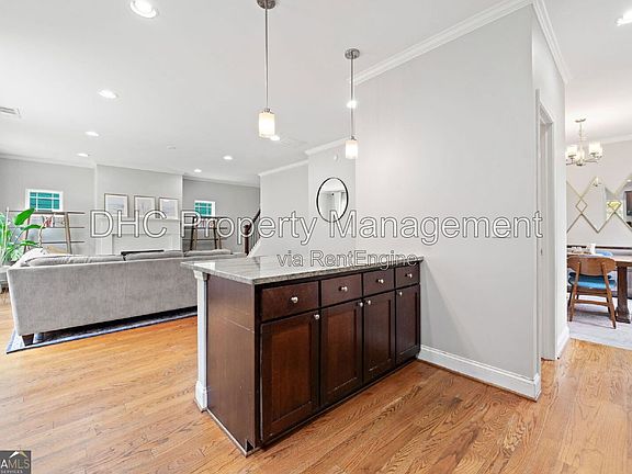 4th image of 1765 Stoney Creek Dr SE