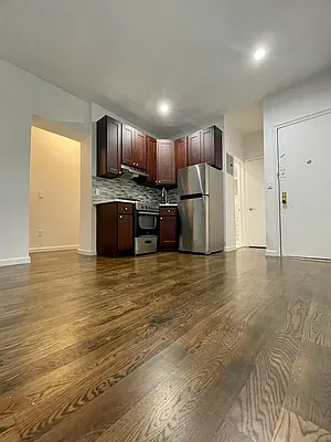 Rented by Compass | media 21