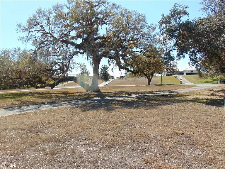 1092 Riverbend Dr — Photo 35
