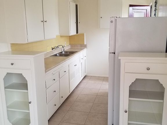 3rd image of 326 N Sierra Bonita Ave