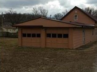 38 Market St, Dearborn, MO 64439