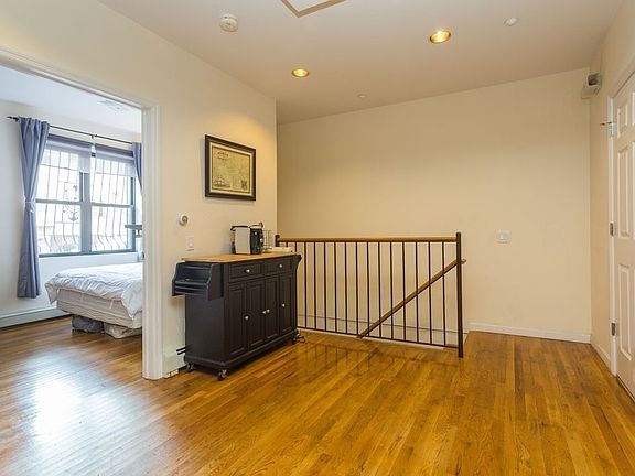 3rd image of 608 Lorimer St #1F