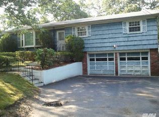 559 Hawkins Rd, Selden, NY 11784