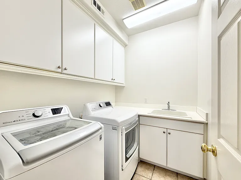 13835 Kerry Ln — Photo 17