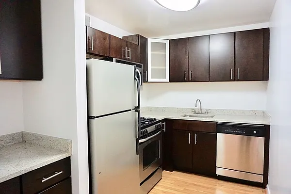 Rented by Greystar | media 3