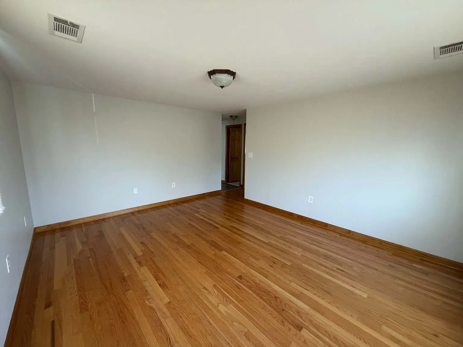 3 bed, 1150 sqft, $1,500 — Photo 1