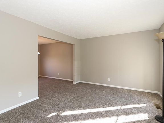 3rd image of 111 Yellowwood Ct
