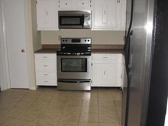 4th image of 421 Nottingham Dr