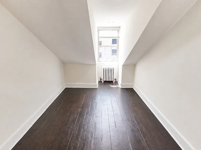 20 W Franklin St #8 — Photo 5
