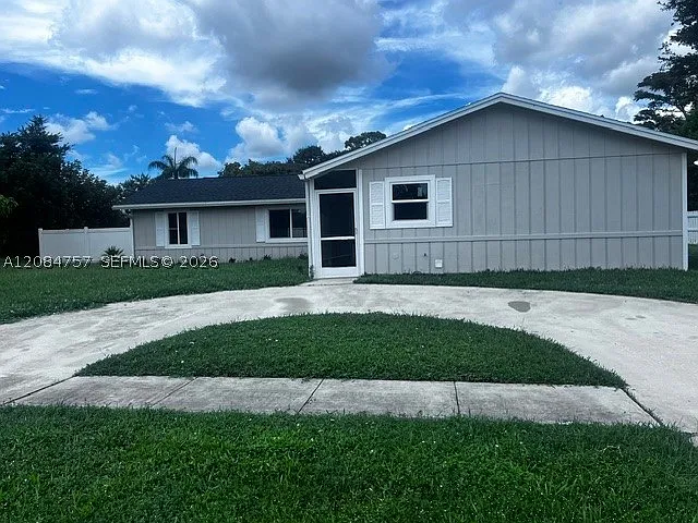 5 bed, 3.0 bath, 1960 sqft, $4,300 — Photo 2