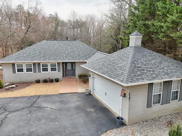 527 Pinebrook Dr, Blairsville, GA 30512