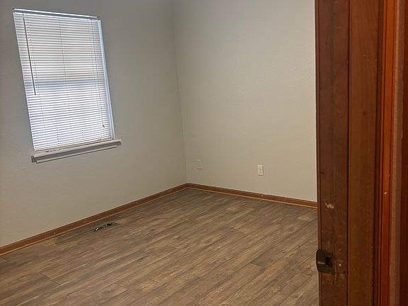 5th image of 215 W 132nd St #215