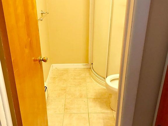5th image of 18 Ionia Ave #2