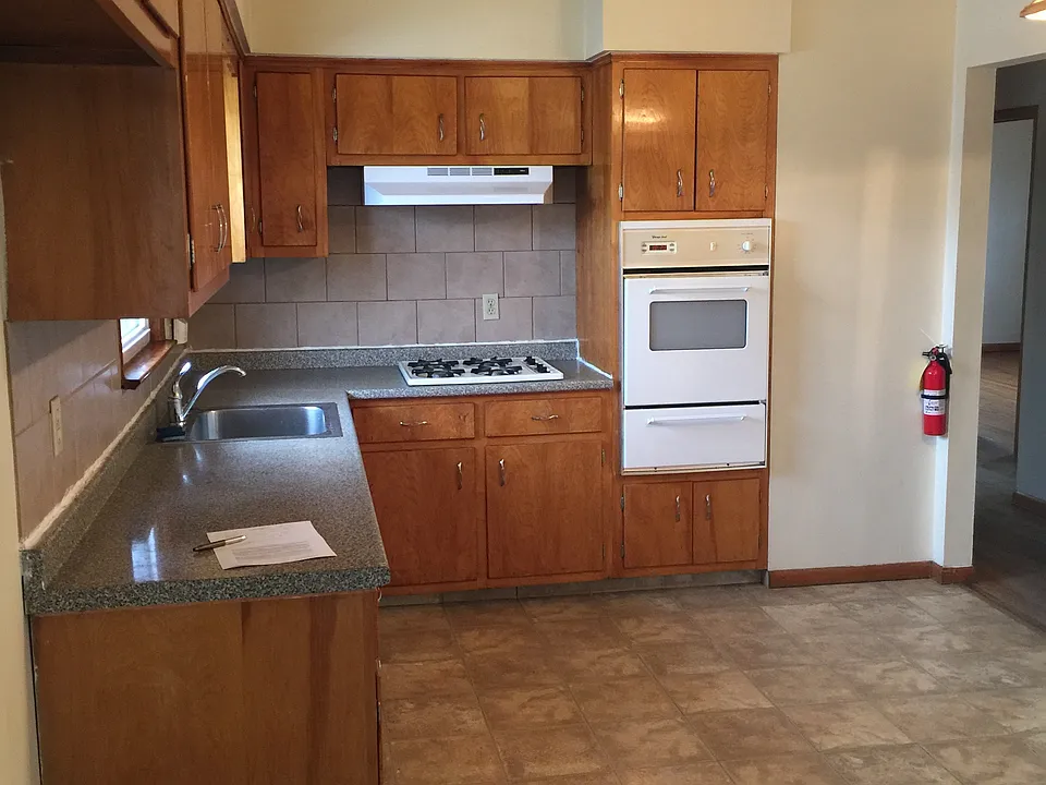 Eat-In Kitchen