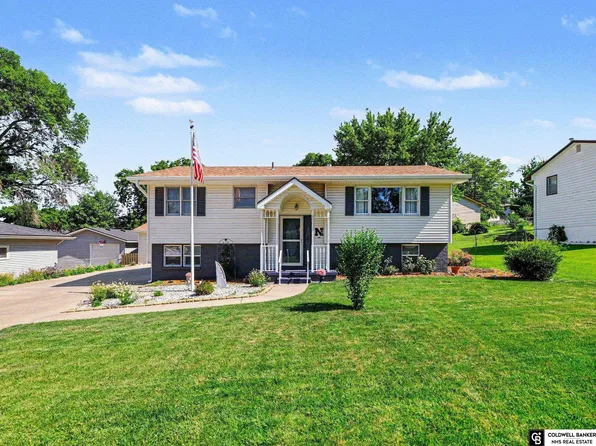 5026 Aspen Dr, Omaha, NE 68157