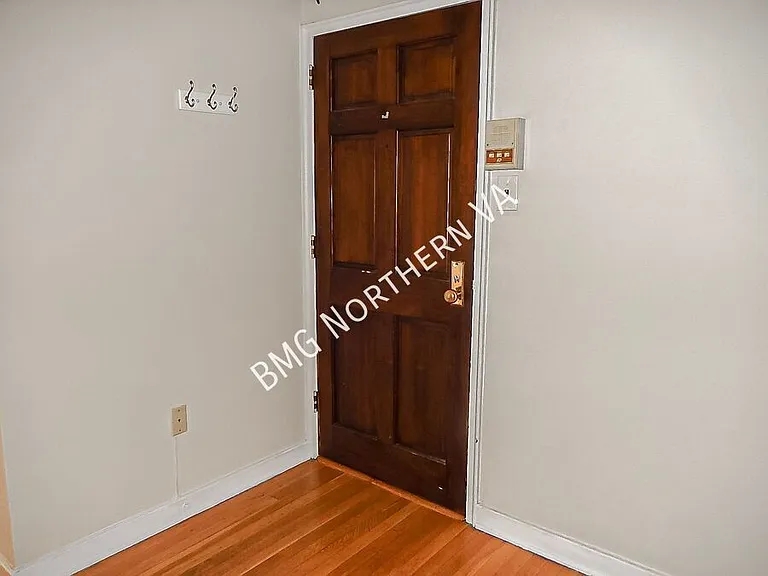 3403 Commonwealth Ave #B — Photo 2