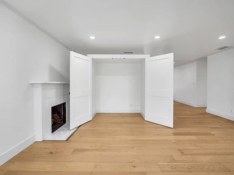 6647 W 82nd St — Photo 9
